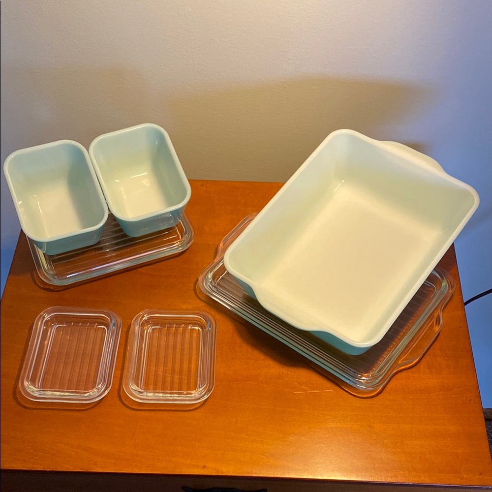 1950s Pyrex Turquoise Blue Mid Century Kitchen 4 Piece Refrigerator Set w/ Lids